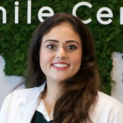 Dentist Jasmin Dhanjal headshot image